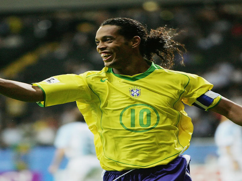 Cầu thủ có nhiều danh hiệu cá nhân nhất: Ronaldinho (Brazil) – 3 giải thưởng