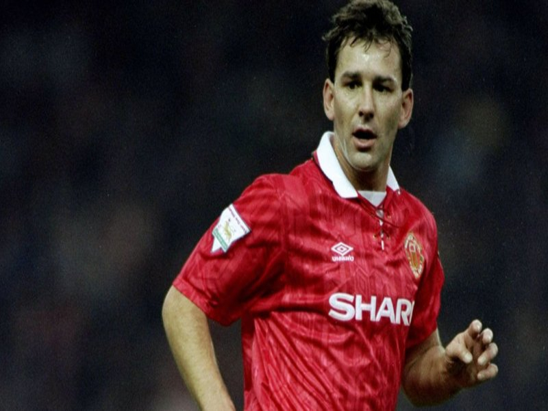 Bryan Robson dưới màu áo Manchester United